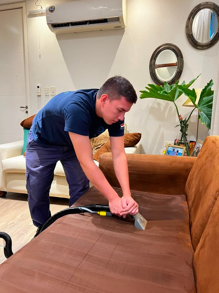 Limpieza profesional de sofá